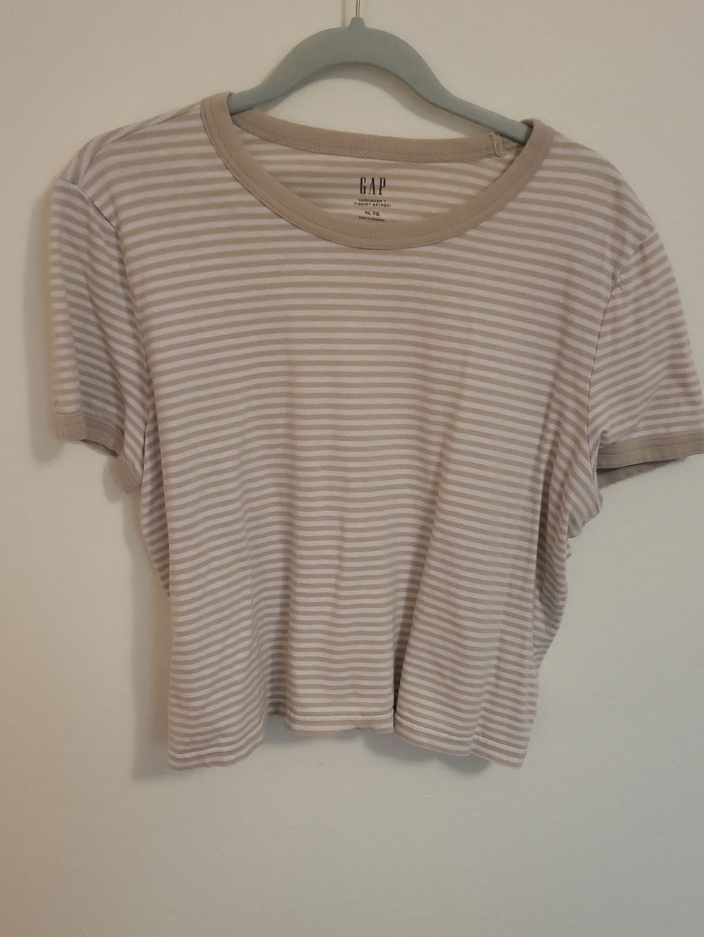 GAP Women's Beige & White Striped Short Sleeve Tee